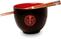 Soba tál fekete-piros evőpálcikával