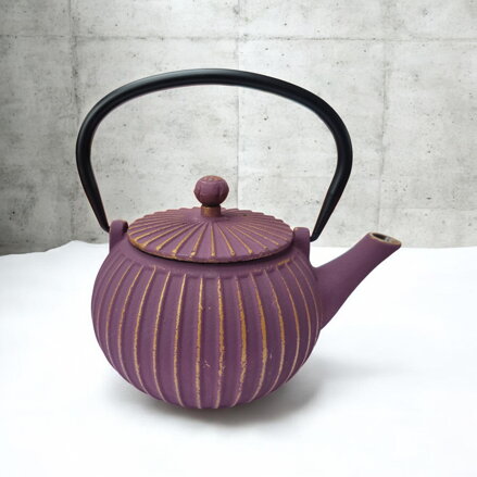 Öntöttvas teáskanna Zen, lila-arany (0,5 l)