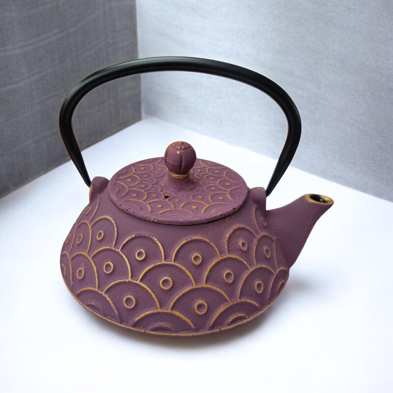 Öntöttvas teáskanna Seigaiha, lila-arany (0,8 l)